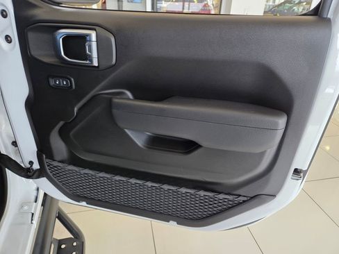 Used 2025 Jeep Wrangler Sport S image 23