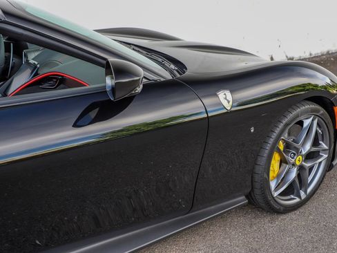 Certified 2025 Ferrari Roma Spider RWD image 39