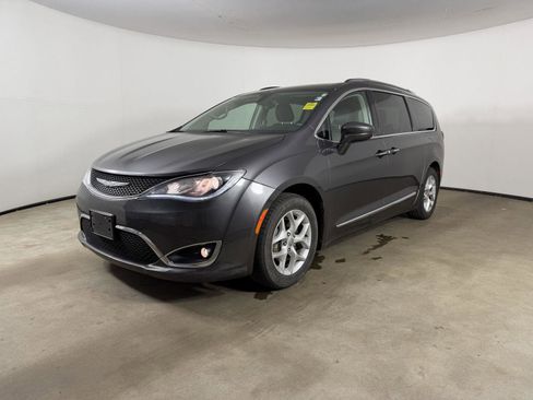 Used 2018 Chrysler Pacifica Touring-L Plus w/ Tire & Wheel Group FWD image 13