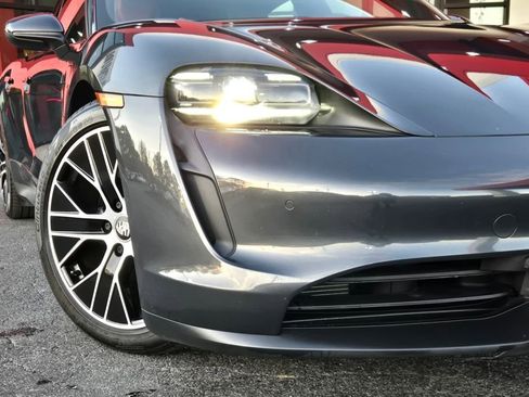 Used 2022 Porsche Taycan image 11