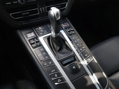 Used 2021 Porsche Macan AWD/4WD image 26