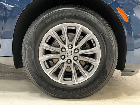 Used 2023 Buick Enclave Essence image 10