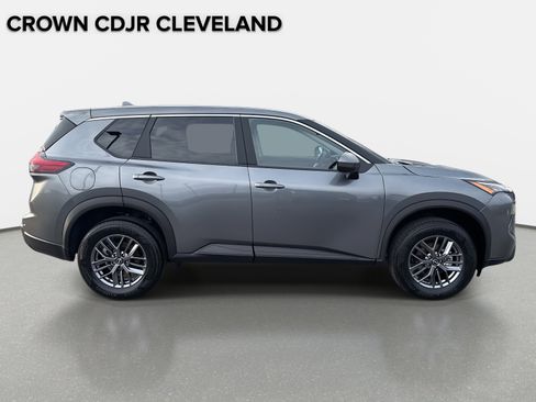 Used 2026 Nissan Rogue SV image 3