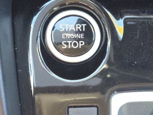 Used 2021 Nissan Versa SV image 38