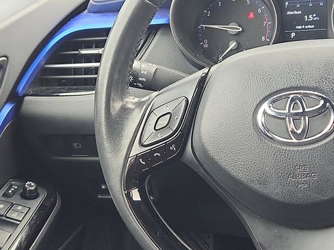 Used 2021 Toyota C-HR XLE FWD image 15