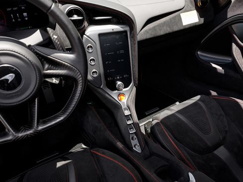 Used 2025 McLaren 750S RWD image 45