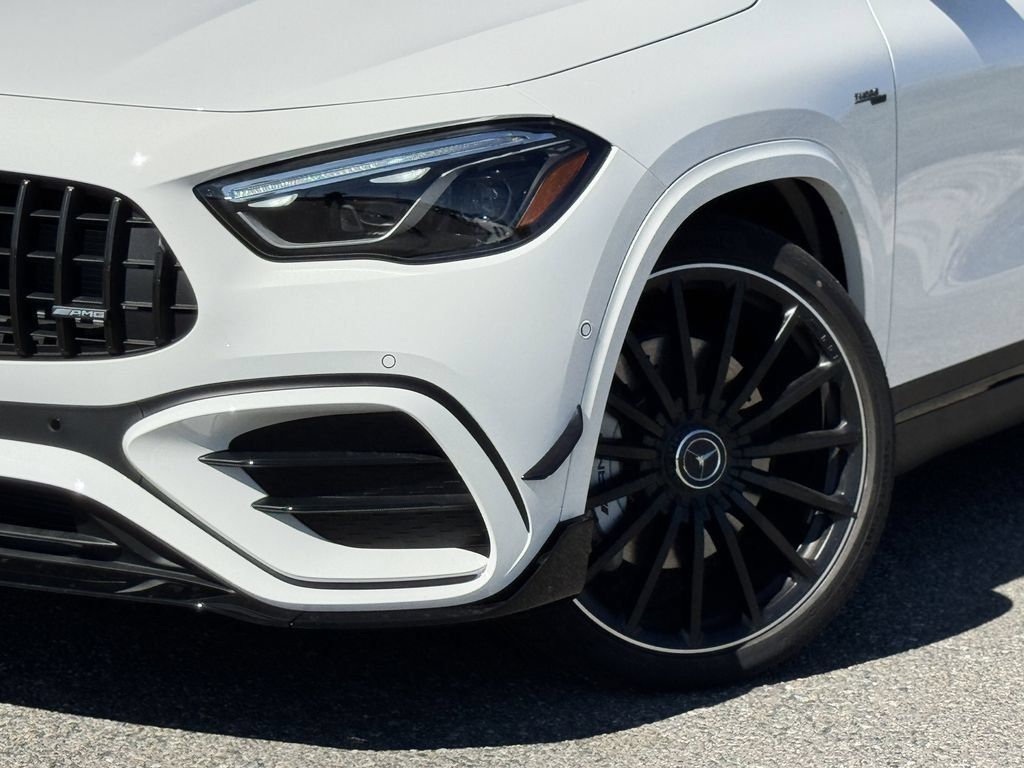 Used 2025 Mercedes-Benz GLA 35 AMG 4MATIC image 4