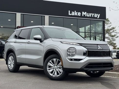 New 2025 Mitsubishi Outlander ES image 1