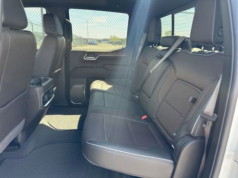 Used 2024 GMC Sierra 1500 Denali w/ Technology Package AWD/4WD image 7
