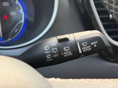 Certified 2025 Chrysler Pacifica Select FWD image 28
