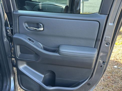 Used 2022 Nissan Frontier SV image 13