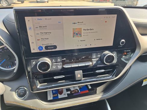 Used 2023 Toyota Highlander Bronze Edition image 14