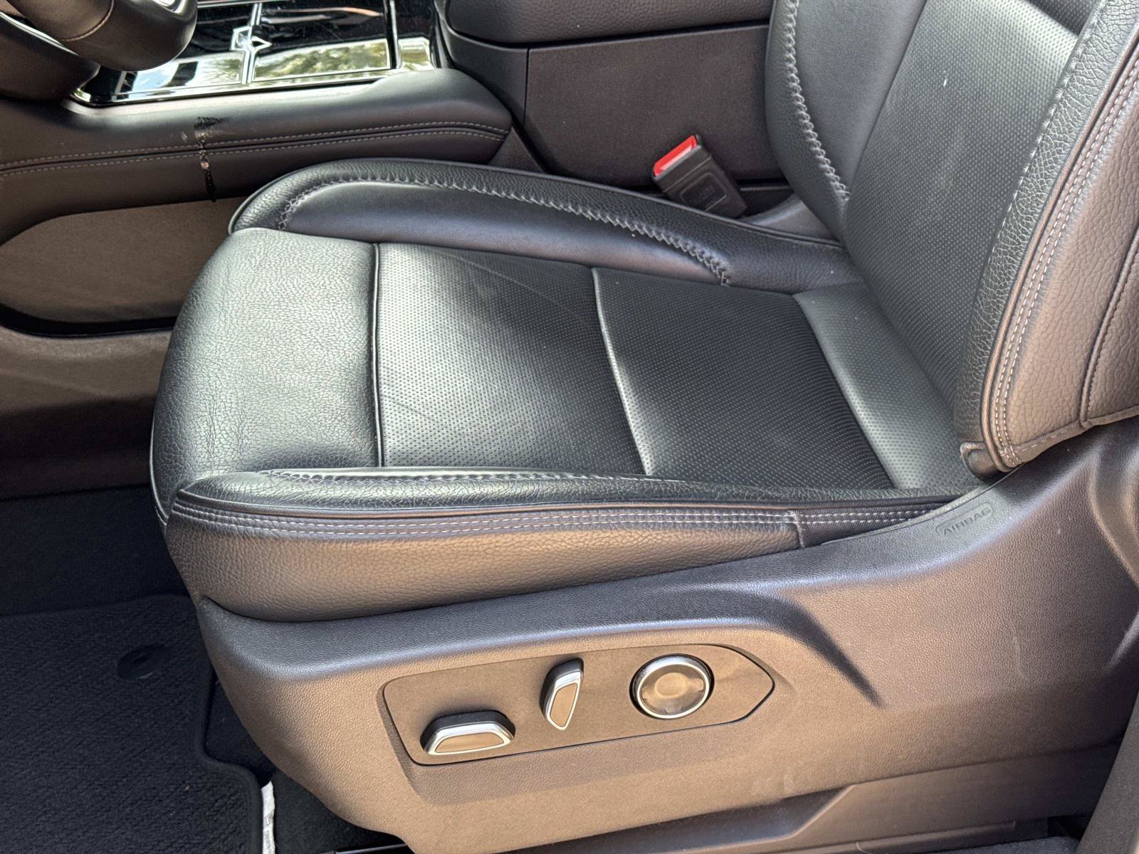 Used 2025 GMC Yukon XL Denali AWD/4WD image 12