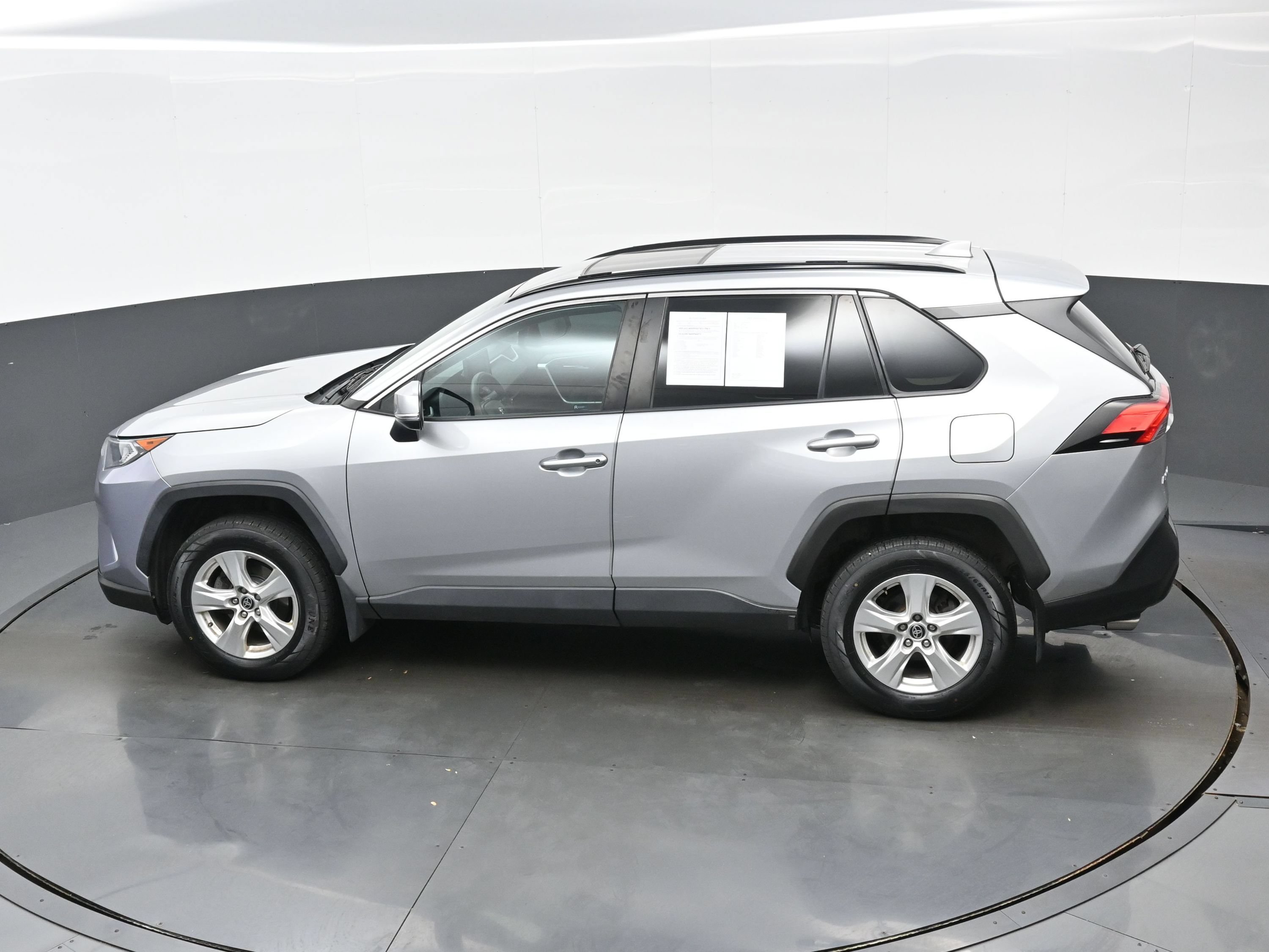 Used 2021 Toyota RAV4 XLE AWD/4WD image 34