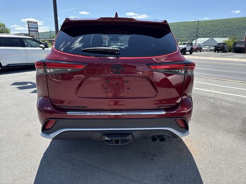 Used 2021 Toyota Highlander XSE AWD/4WD image 4