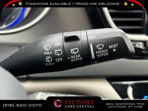 Used 2023 Chrysler Pacifica Touring-L image 39