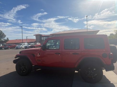 Used 2021 Jeep Wrangler Unlimited Sahara image 6