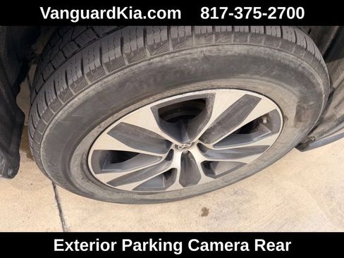 Used 2021 Toyota Highlander XLE FWD image 11