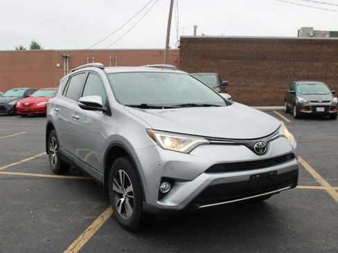 Used 2017 Toyota RAV4 XLE AWD/4WD image 4