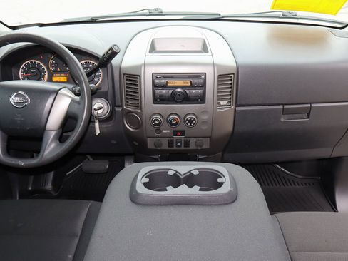 Used 2015 Nissan Titan S image 10