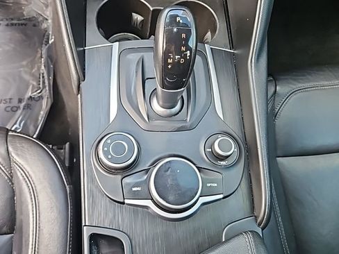 Used 2018 Alfa Romeo Giulia image 17