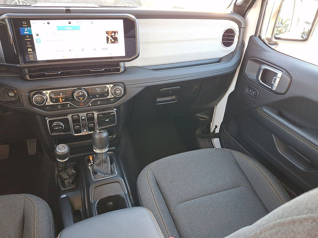 Used 2026 Jeep Wrangler Unlimited Sahara AWD/4WD image 11