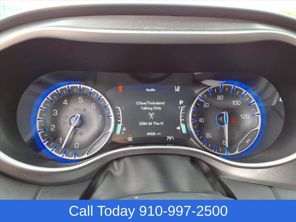 Used 2024 Chrysler Pacifica Touring-L FWD image 29