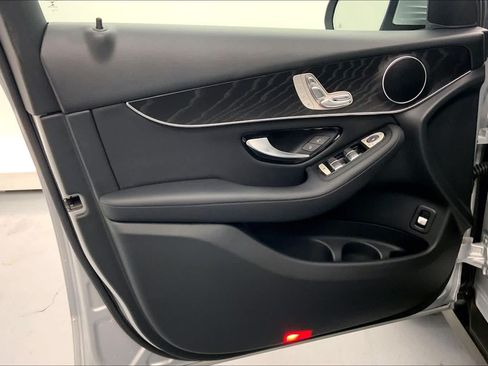 Used 2018 Mercedes-Benz GLC 300 image 19