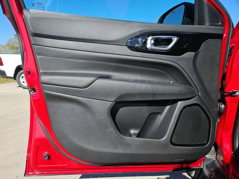 New 2026 Jeep Compass Latitude image 11