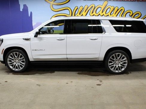 New 2026 GMC Yukon XL Denali w/ Denali Reserve Package AWD/4WD image 8