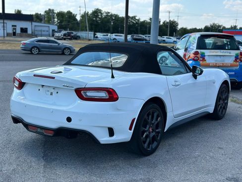 Used 2018 FIAT 124 Spider Abarth w/ Convenience Group RWD image 11