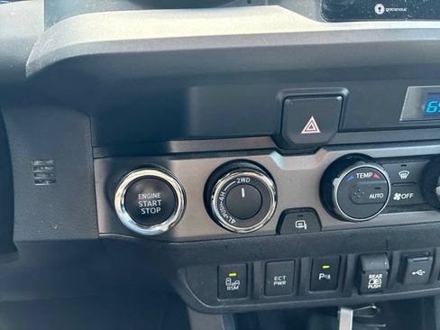 Used 2021 Toyota Tacoma TRD Sport w/ Technology Package AWD/4WD image 6