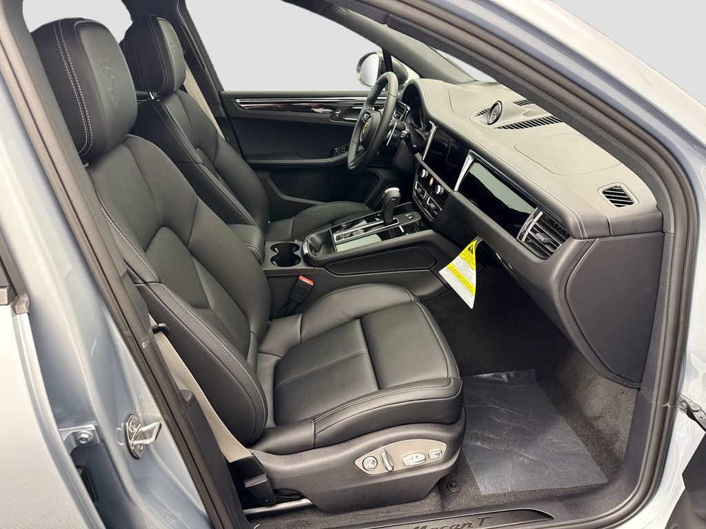Used 2026 Porsche Macan AWD/4WD image 22