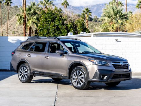 Used 2022 Subaru Outback Premium image 2