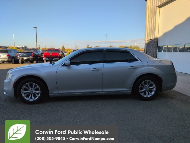 Used 2019 Chrysler 300 Touring RWD image 6