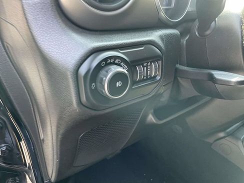 Used 2018 Jeep Wrangler Sport AWD/4WD image 16