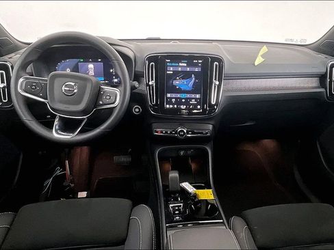 Certified 2025 Volvo XC40 B5 Plus image 21