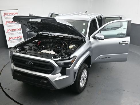 Used 2025 Toyota Tacoma SR5 image 42