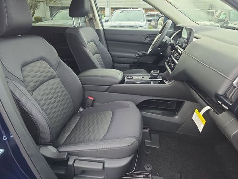 New 2025 Nissan Pathfinder SV image 27
