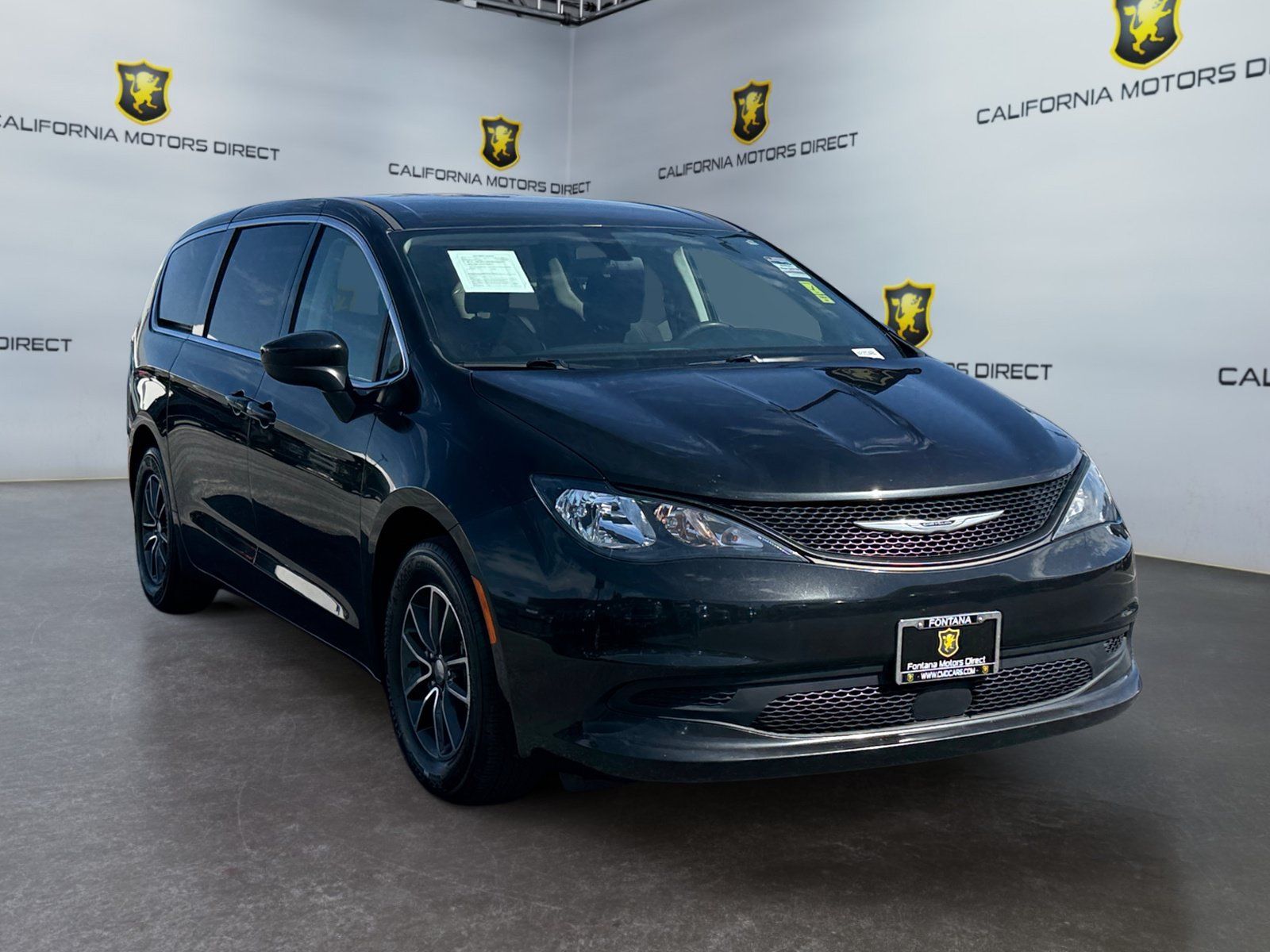 Used 2022 Chrysler Voyager LX FWD image 7