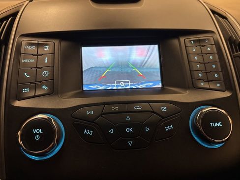 Used 2019 Ford Edge SE image 18