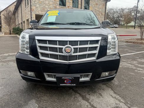 Used 2014 Cadillac Escalade Platinum image 2