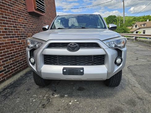 Used 2014 Toyota 4Runner SR5 AWD/4WD image 3