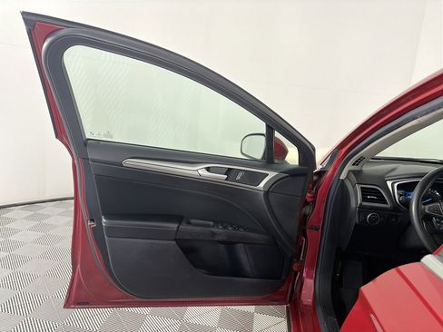 Certified 2020 Ford Fusion SE image 11