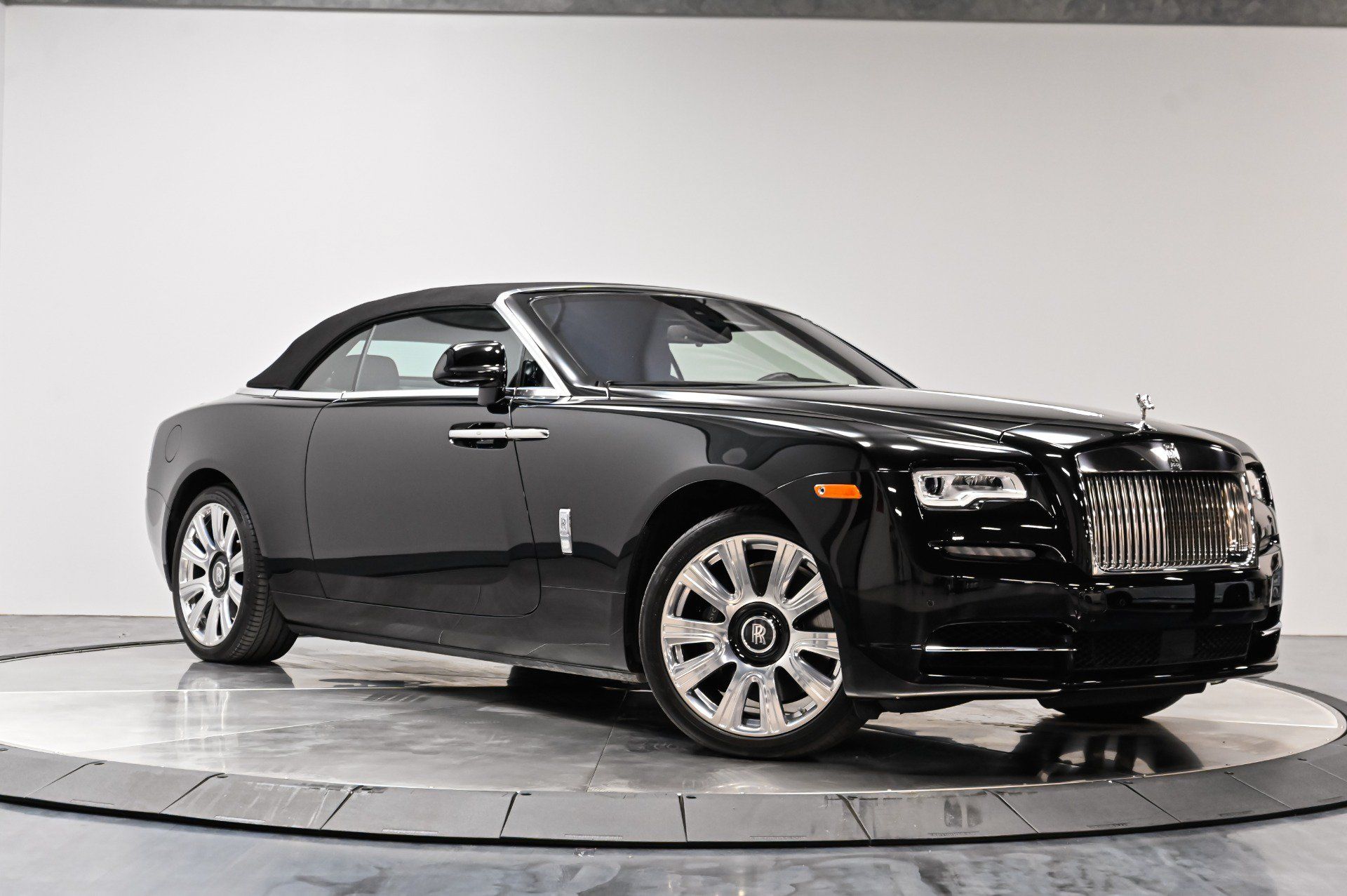 Used 2017 Rolls-Royce Dawn RWD image 42