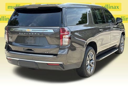 Used 2021 Chevrolet Suburban LT w/ LT Signature Package RWD image 4