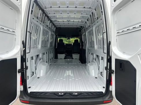 Used 2025 Mercedes-Benz Sprinter 2500 image 20