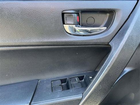 Used 2017 Toyota Corolla SE image 14