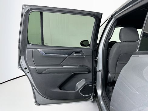 Used 2025 GMC Acadia Elevation image 25