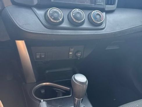 Used 2018 Toyota RAV4 LE w/ Carpet Mat Package AWD/4WD image 13